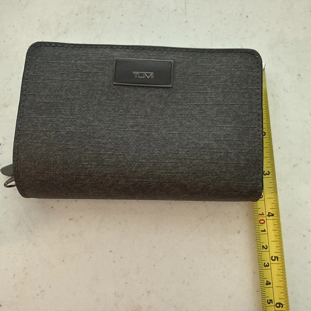 Tumi Wallet Zip Earl Grey Coated Canvas Card Holder